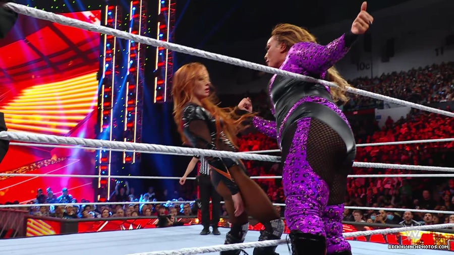 WWE_Raw_01_01_24_Becky_vs_Nia_mp40634.jpg