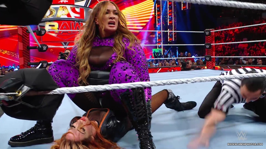 WWE_Raw_01_01_24_Becky_vs_Nia_mp40650.jpg