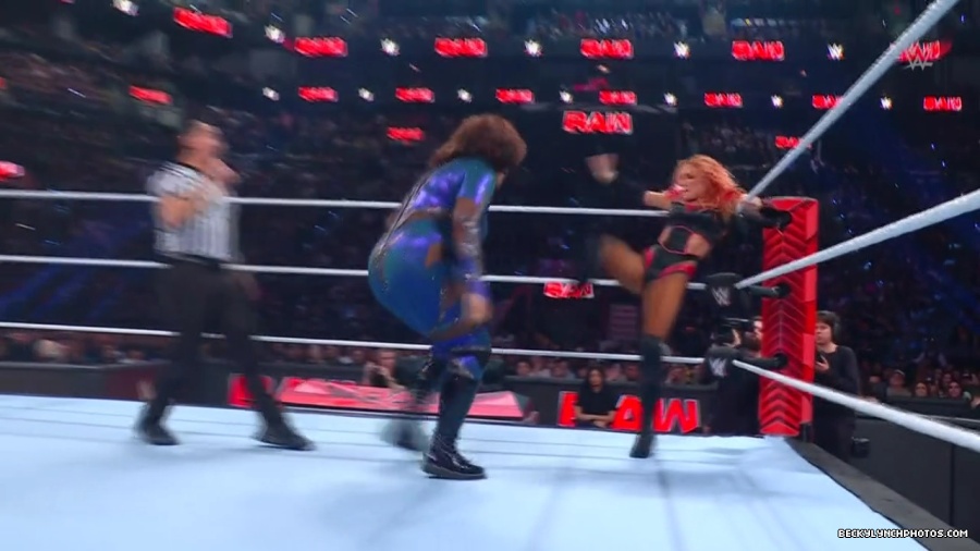 Women_RAW_mp49657.jpg