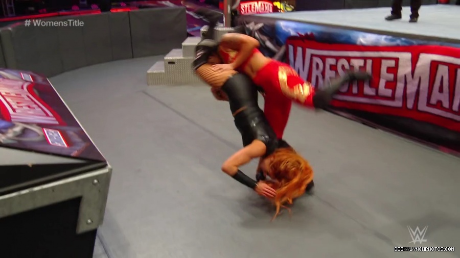 pfa-wwe_wrestlemania36_p1_720p_mkv6858.jpg