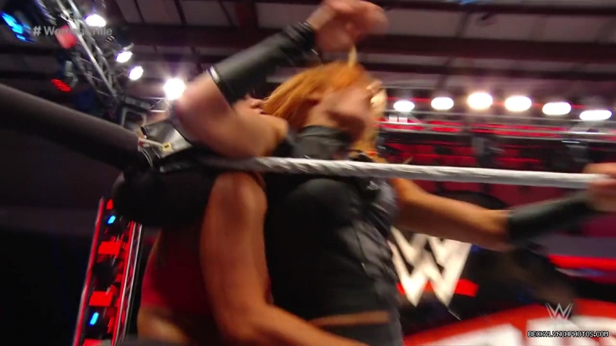pfa-wwe_wrestlemania36_p1_720p_mkv6946.jpg