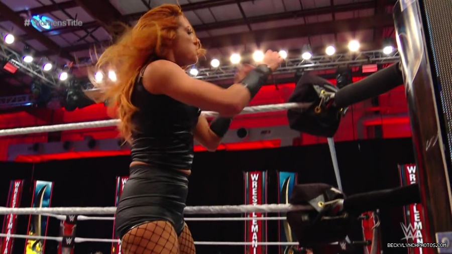pfa-wwe_wrestlemania36_p1_720p_mkv7111.jpg