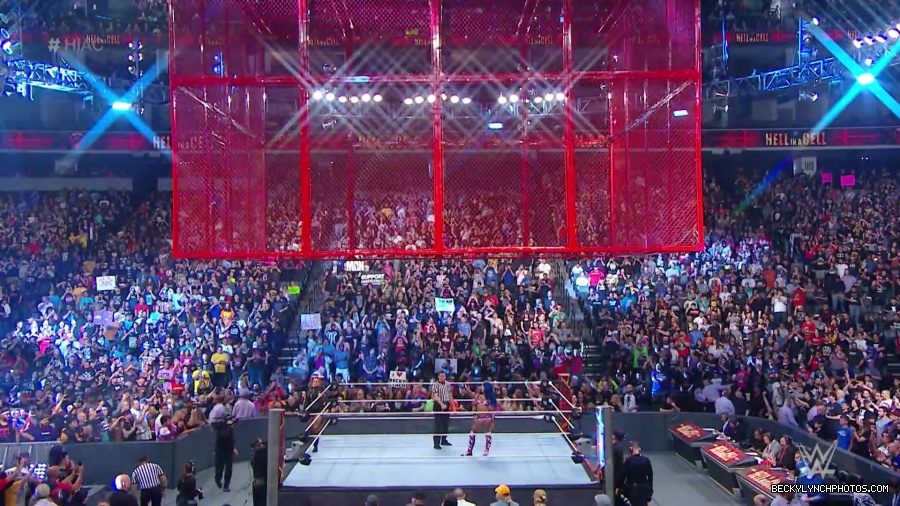 Hell_in_a_Cell_19_mp40054.jpg