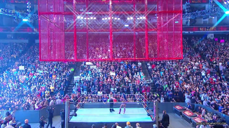 Hell_in_a_Cell_19_mp40055.jpg