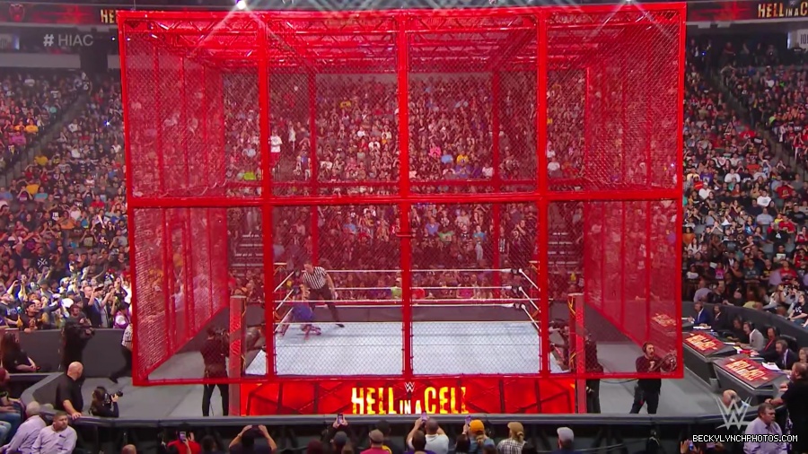 Hell_in_a_Cell_19_mp40169.jpg