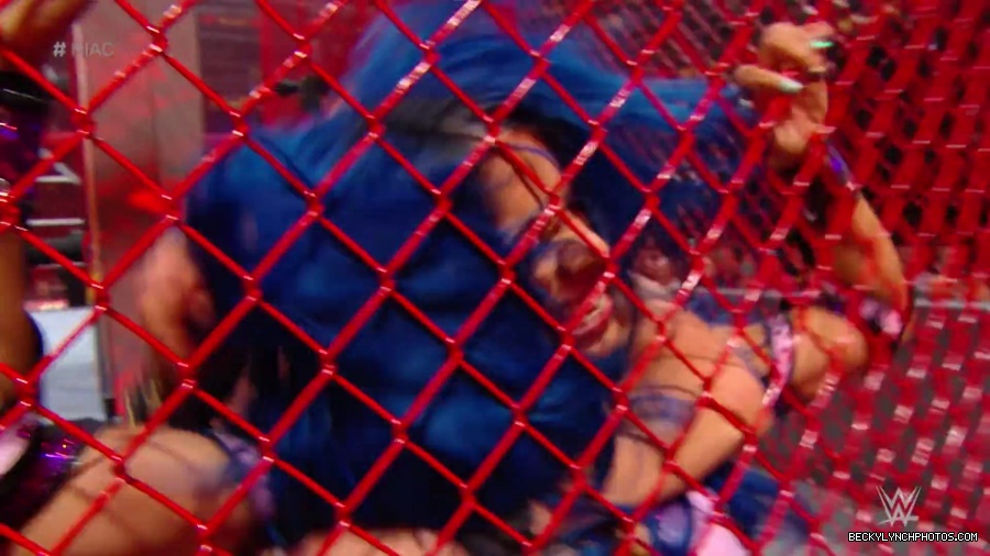 Hell_in_a_Cell_19_mp40356.jpg