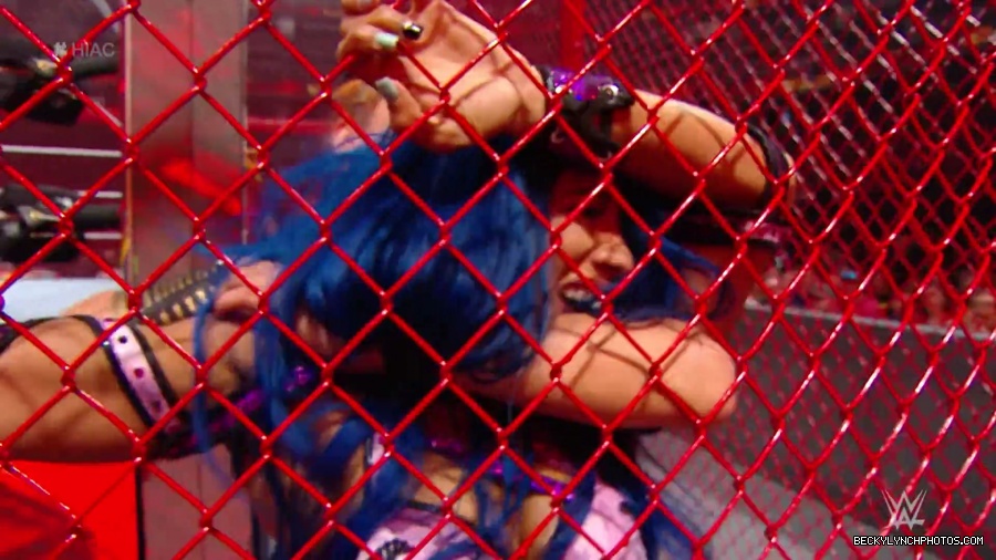 Hell_in_a_Cell_19_mp40357.jpg