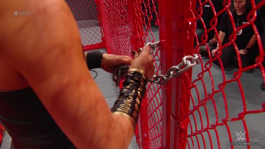 Hell_in_a_Cell_19_mp40376.jpg