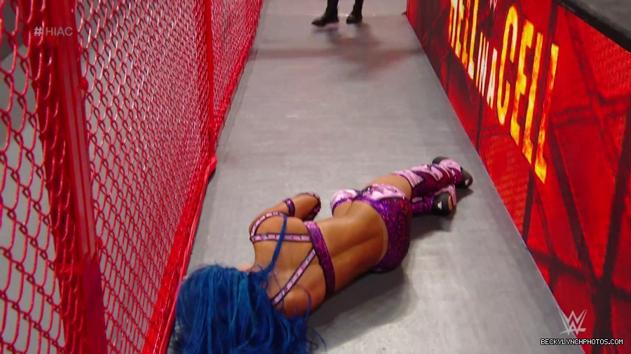 Hell_in_a_Cell_19_mp40386.jpg