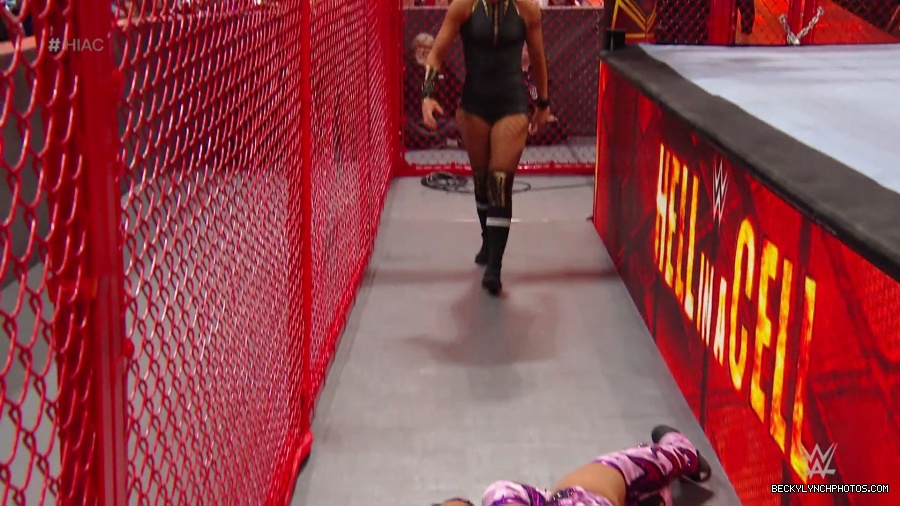 Hell_in_a_Cell_19_mp40387.jpg