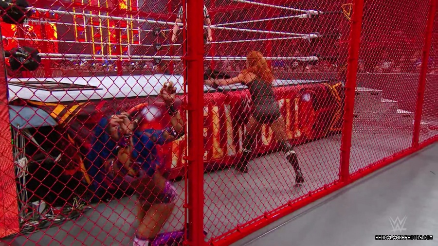 Hell_in_a_Cell_19_mp40483.jpg