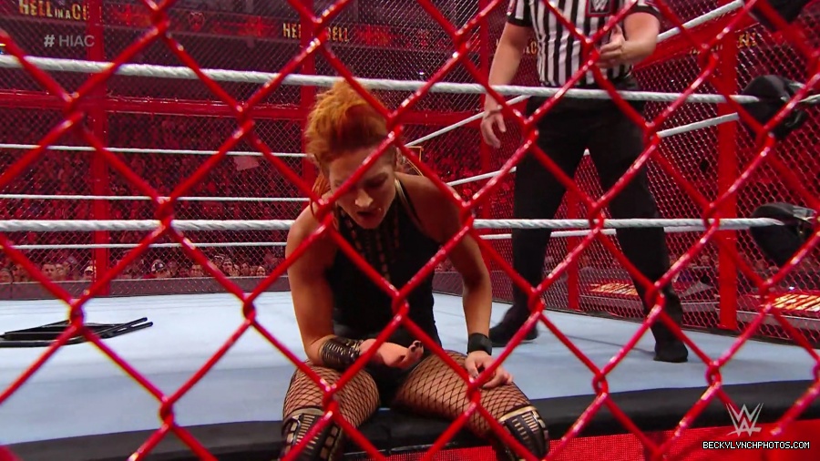 Hell_in_a_Cell_19_mp40629.jpg