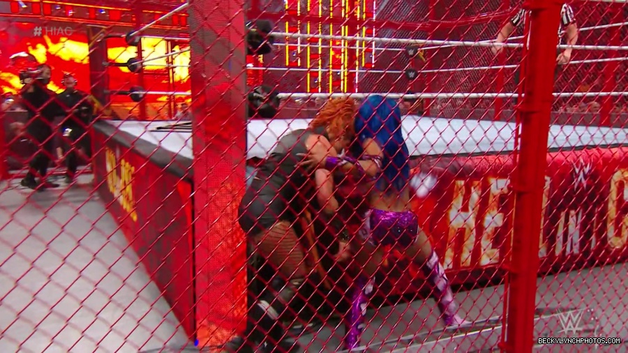 Hell_in_a_Cell_19_mp40683.jpg