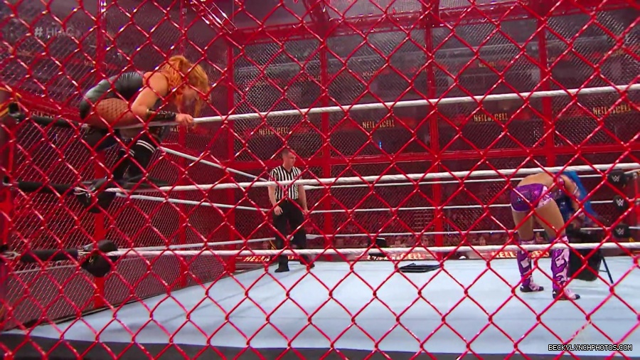 Hell_in_a_Cell_19_mp41032.jpg