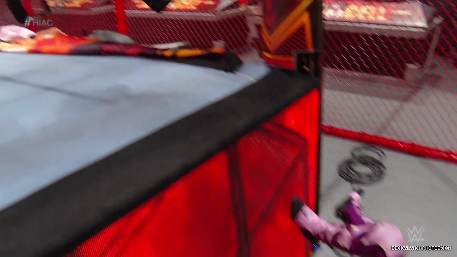 Hell_in_a_Cell_19_mp41140.jpg
