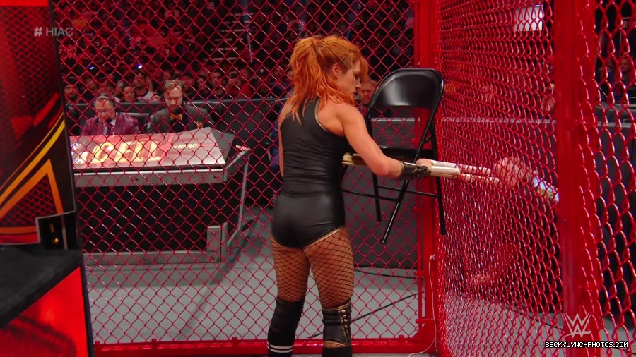 Hell_in_a_Cell_19_mp41166.jpg