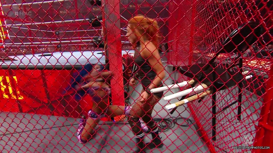 Hell_in_a_Cell_19_mp41170.jpg