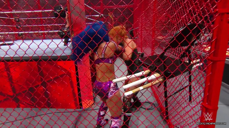 Hell_in_a_Cell_19_mp41176.jpg