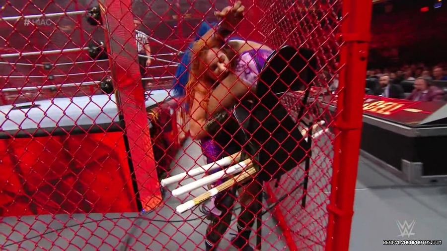 Hell_in_a_Cell_19_mp41182.jpg