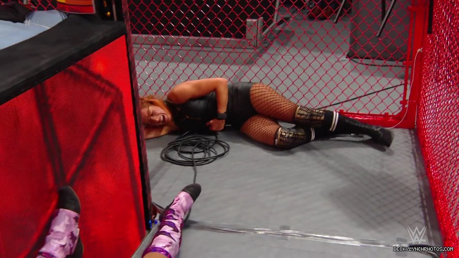 Hell_in_a_Cell_19_mp41205.jpg