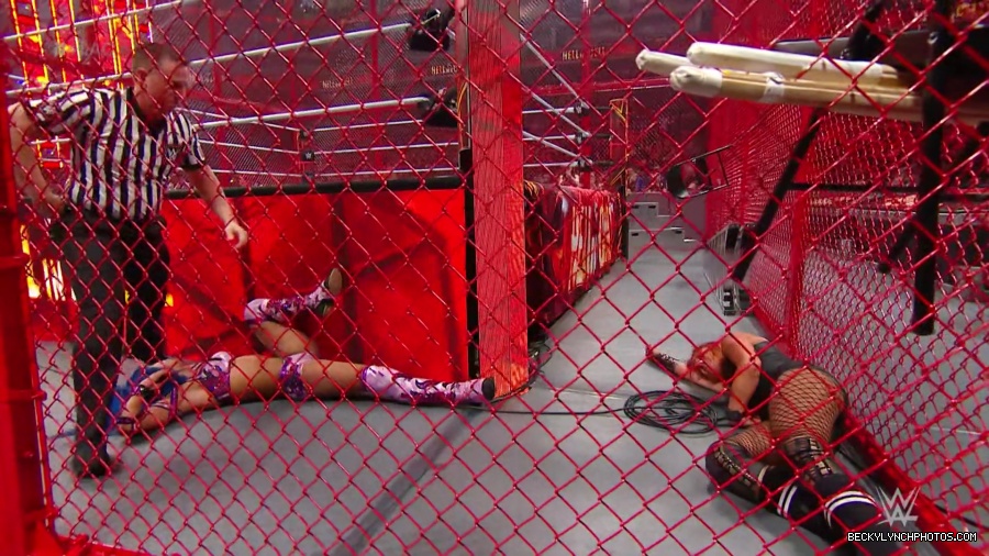 Hell_in_a_Cell_19_mp41207.jpg