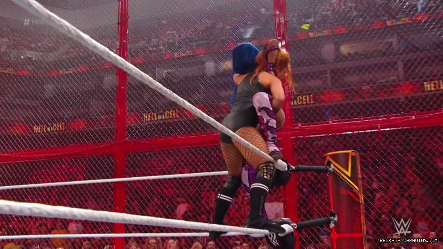 Hell_in_a_Cell_19_mp41575.jpg