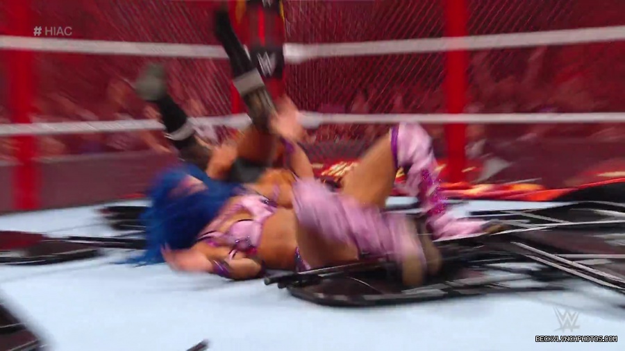 Hell_in_a_Cell_19_mp41577.jpg