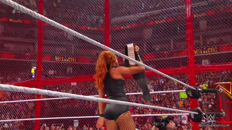 Hell_in_a_Cell_19_mp41629.jpg