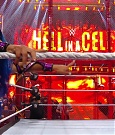 Hell_in_a_Cell_19_mp40301.jpg