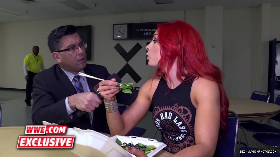 Becky_Lynch_refuses_to_let_Emma_ruin_her_meal__Raw_Fallout2C_April_252C_2016_mp42036.jpg