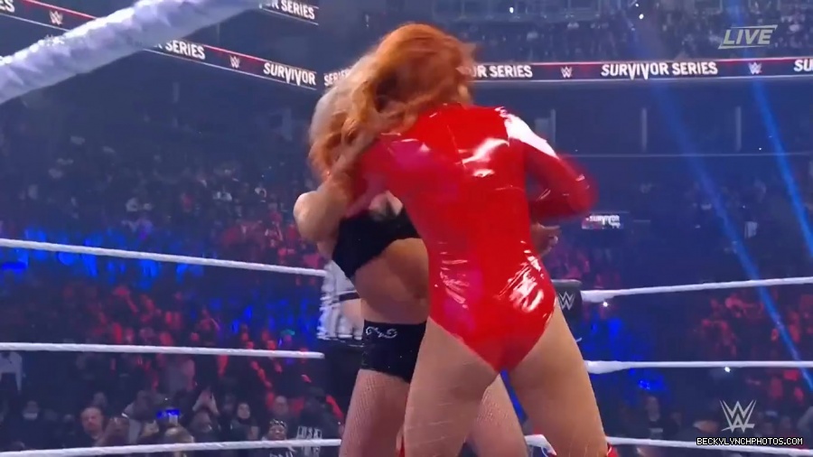 SURVIVOR_SERIES_2021_NOV__212C_2021_-_Becky_vs_Charlotte_0430.jpg