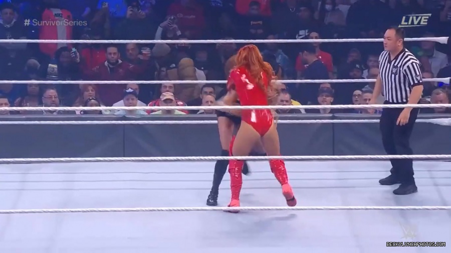 SURVIVOR_SERIES_2021_NOV__212C_2021_-_Becky_vs_Charlotte_0441.jpg