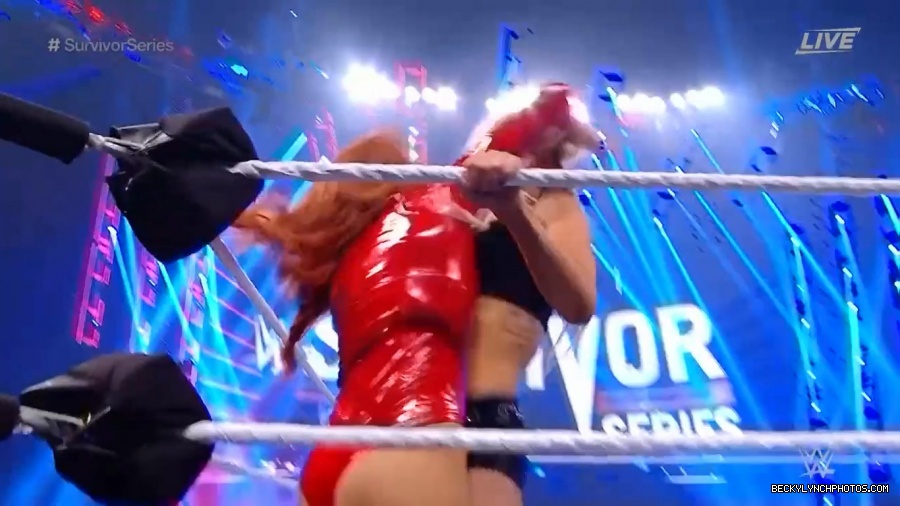 SURVIVOR_SERIES_2021_NOV__212C_2021_-_Becky_vs_Charlotte_0445.jpg