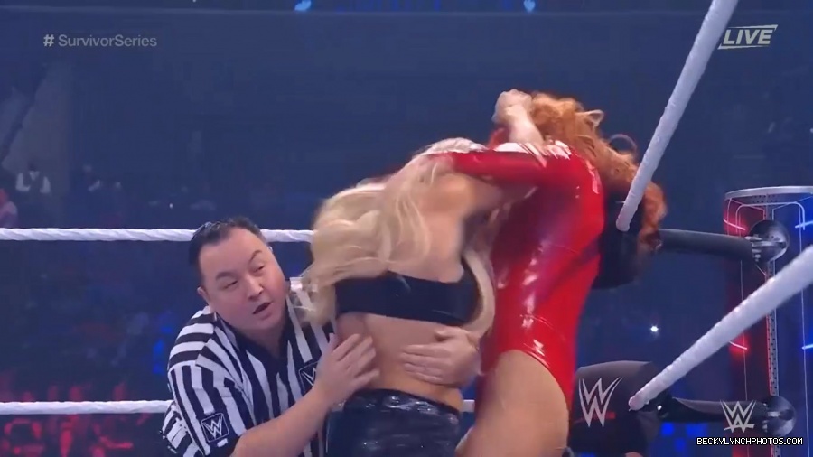 SURVIVOR_SERIES_2021_NOV__212C_2021_-_Becky_vs_Charlotte_0453.jpg