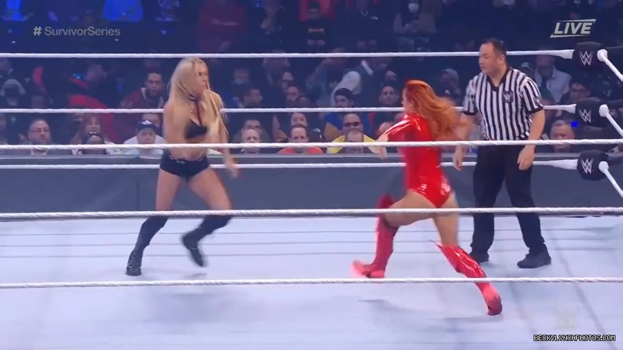 SURVIVOR_SERIES_2021_NOV__212C_2021_-_Becky_vs_Charlotte_0464.jpg