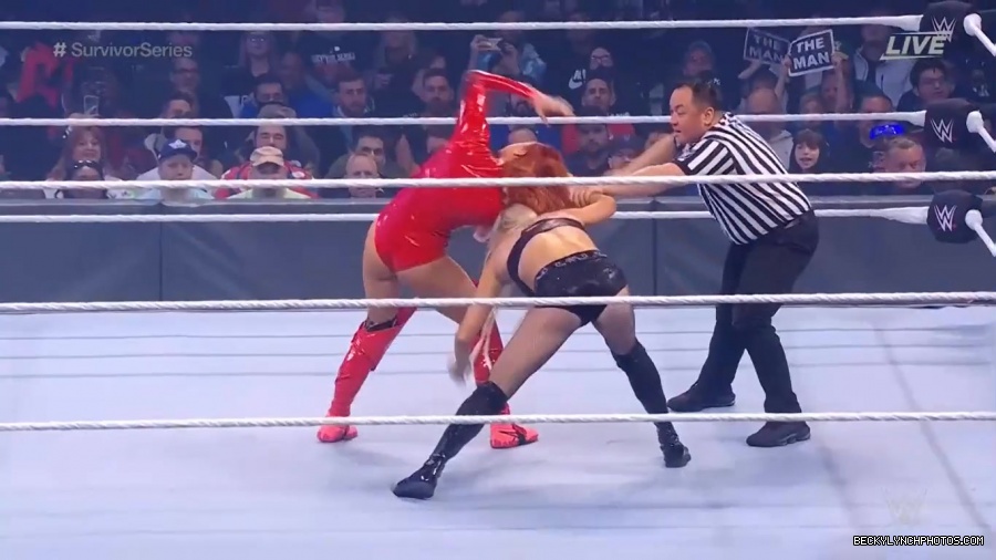 SURVIVOR_SERIES_2021_NOV__212C_2021_-_Becky_vs_Charlotte_0497.jpg