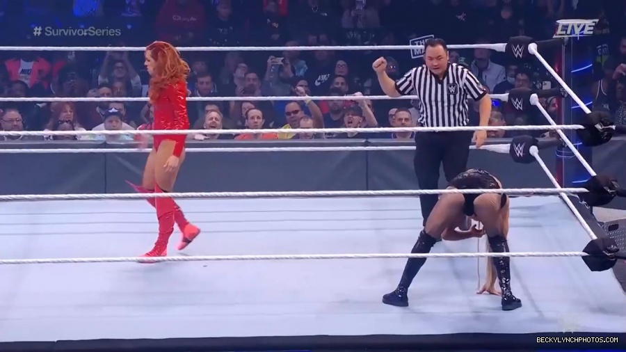 SURVIVOR_SERIES_2021_NOV__212C_2021_-_Becky_vs_Charlotte_0518.jpg