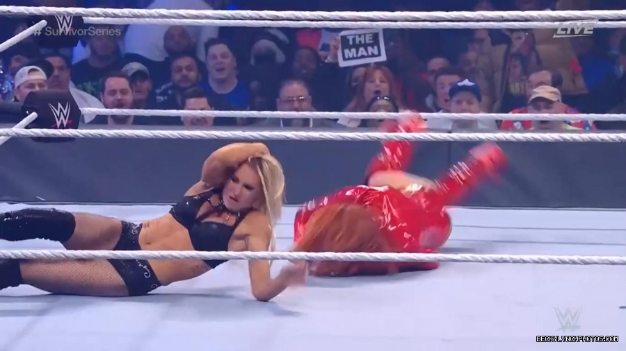 SURVIVOR_SERIES_2021_NOV__212C_2021_-_Becky_vs_Charlotte_0525.jpg