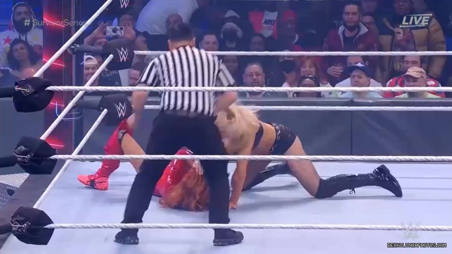 SURVIVOR_SERIES_2021_NOV__212C_2021_-_Becky_vs_Charlotte_0533.jpg