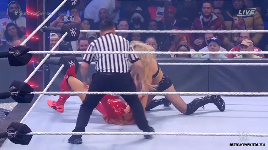 SURVIVOR_SERIES_2021_NOV__212C_2021_-_Becky_vs_Charlotte_0534.jpg