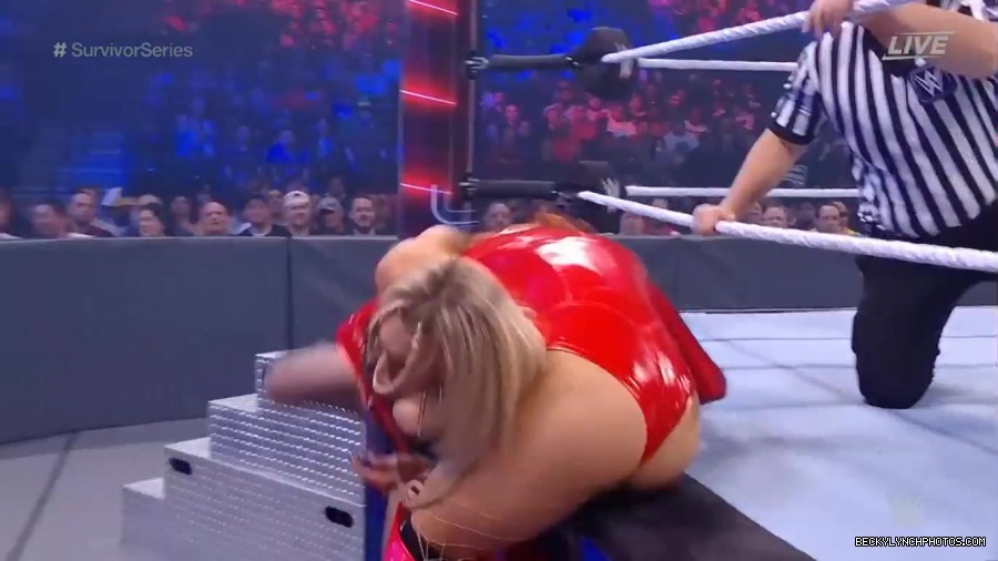 SURVIVOR_SERIES_2021_NOV__212C_2021_-_Becky_vs_Charlotte_0545.jpg