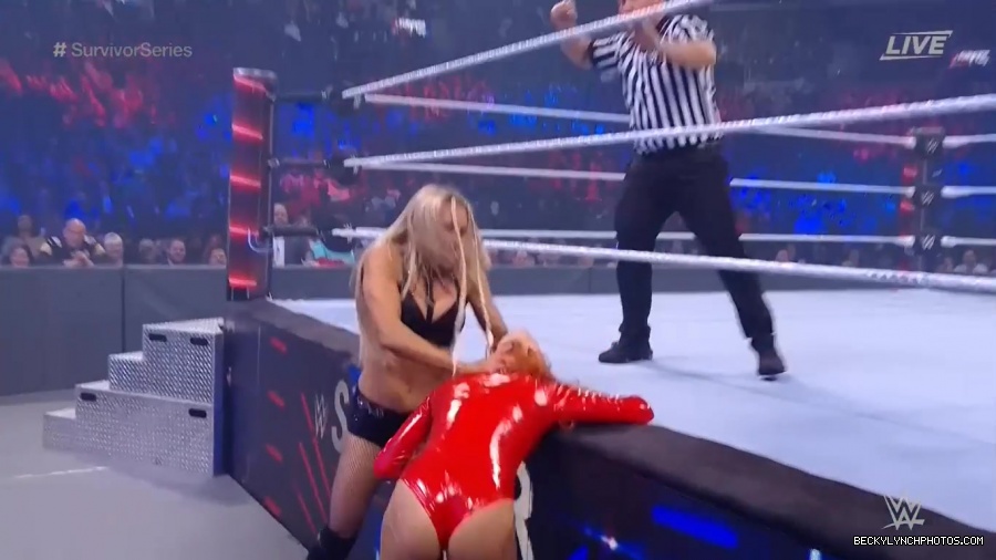 SURVIVOR_SERIES_2021_NOV__212C_2021_-_Becky_vs_Charlotte_0553.jpg