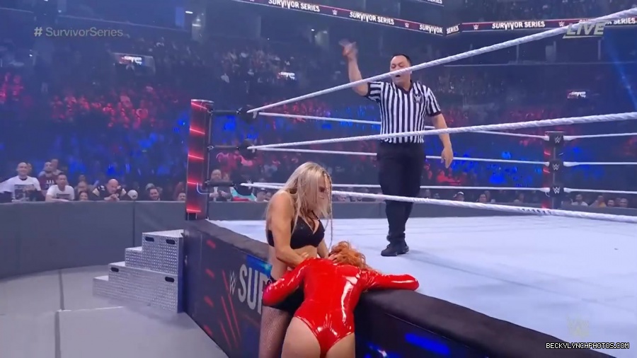 SURVIVOR_SERIES_2021_NOV__212C_2021_-_Becky_vs_Charlotte_0554.jpg