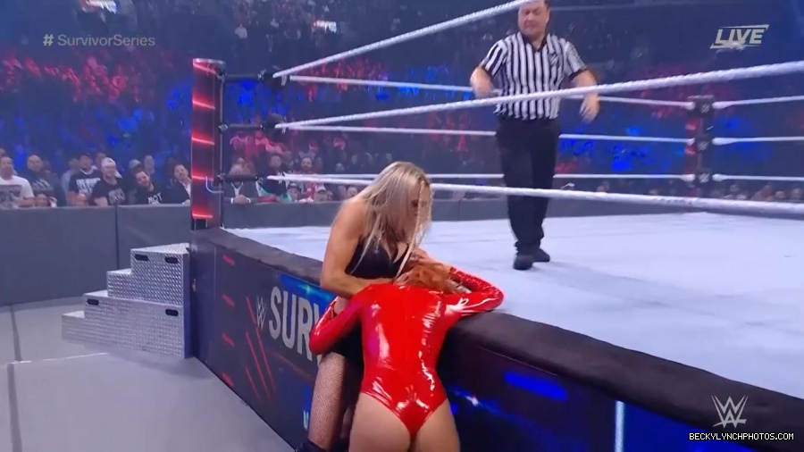 SURVIVOR_SERIES_2021_NOV__212C_2021_-_Becky_vs_Charlotte_0558.jpg