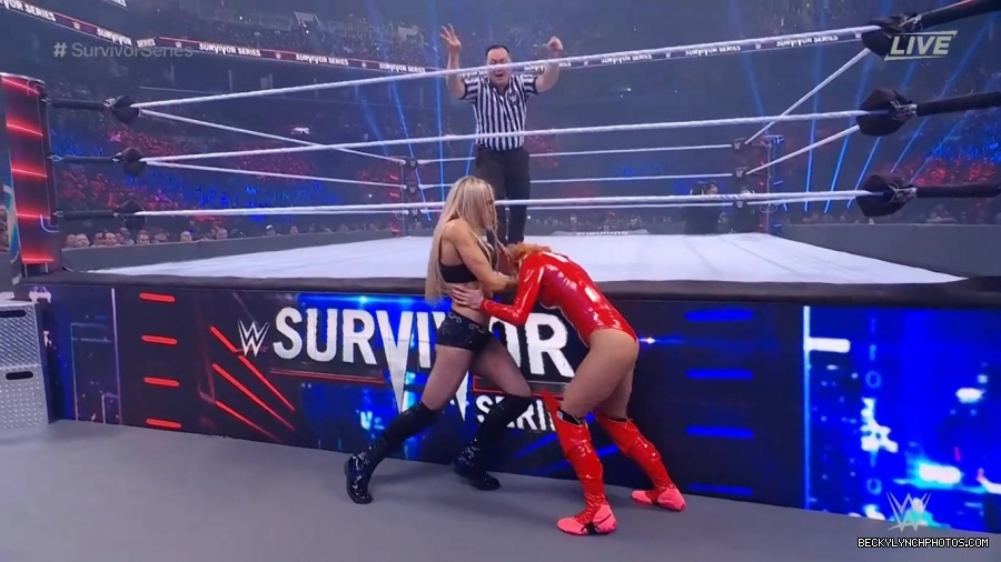 SURVIVOR_SERIES_2021_NOV__212C_2021_-_Becky_vs_Charlotte_0565.jpg