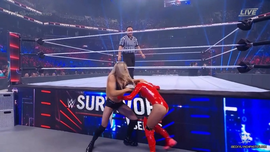 SURVIVOR_SERIES_2021_NOV__212C_2021_-_Becky_vs_Charlotte_0567.jpg