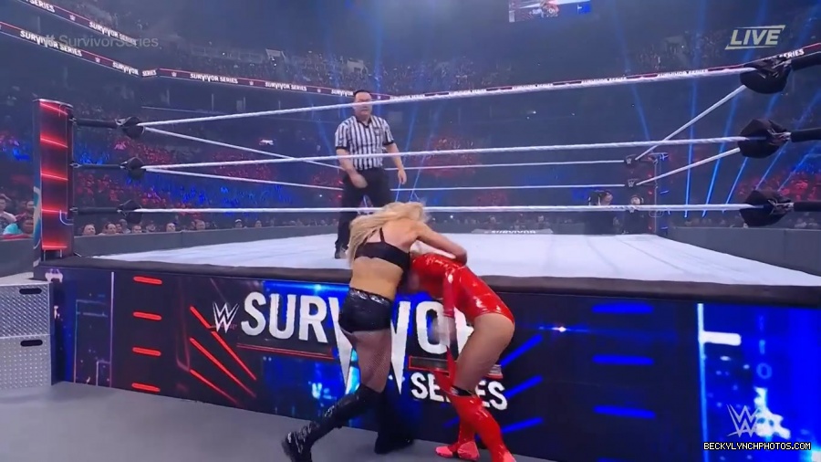 SURVIVOR_SERIES_2021_NOV__212C_2021_-_Becky_vs_Charlotte_0568.jpg