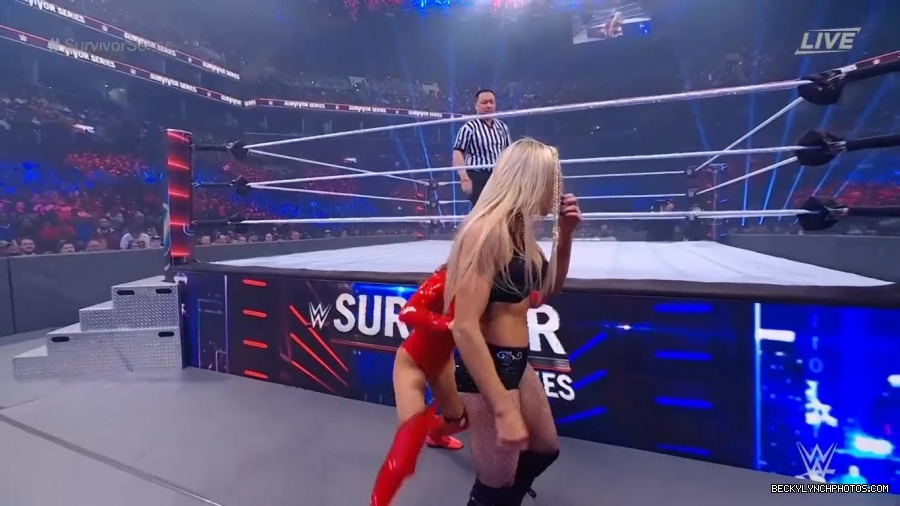 SURVIVOR_SERIES_2021_NOV__212C_2021_-_Becky_vs_Charlotte_0573.jpg