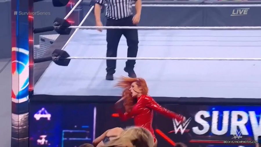 SURVIVOR_SERIES_2021_NOV__212C_2021_-_Becky_vs_Charlotte_0587.jpg