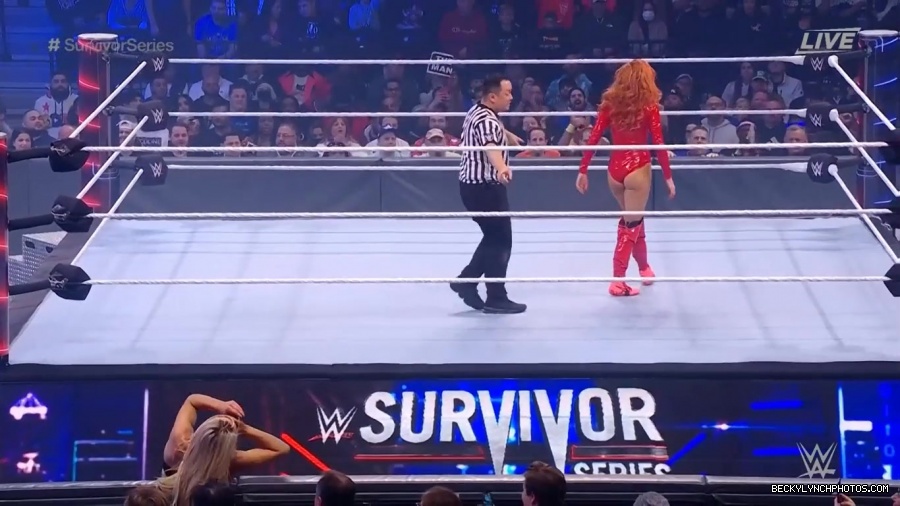SURVIVOR_SERIES_2021_NOV__212C_2021_-_Becky_vs_Charlotte_0602.jpg